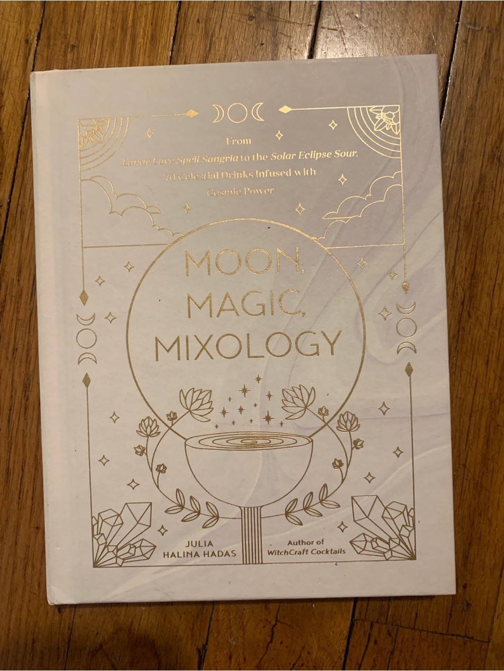 📕 🧙‍♀️ 🍸 🌙 Moon Magic Mixology Cocktail Recipe Book - White/Gold